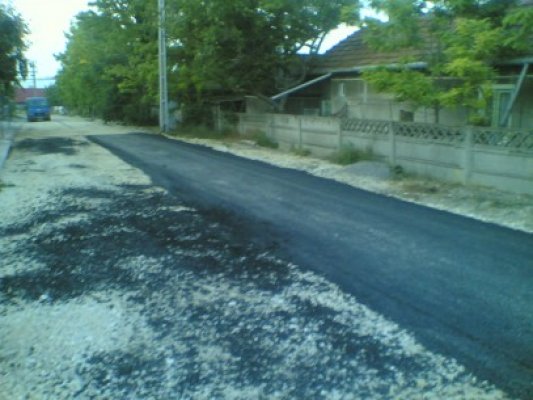 Asfalt pe 10 kilometri de drum, în Cogealac